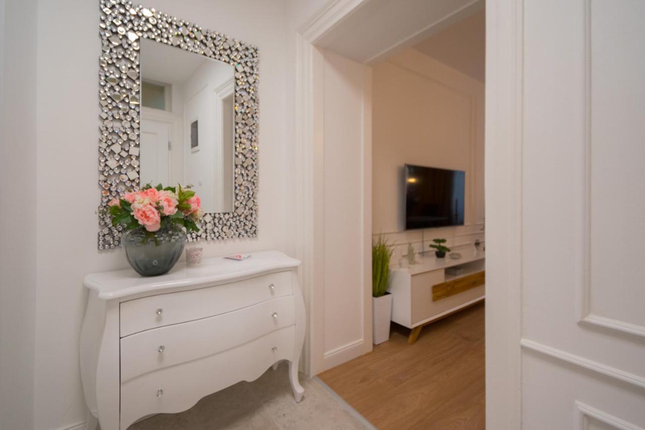 Apartment Trixi Maksimijan Pula Exteriér fotografie
