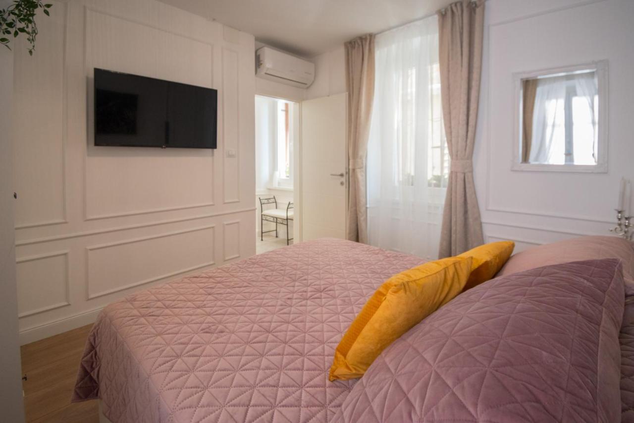Apartment Trixi Maksimijan Pula Exteriér fotografie