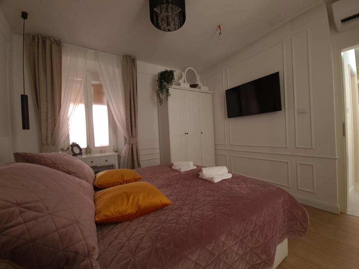 Apartment Trixi Maksimijan Pula Exteriér fotografie
